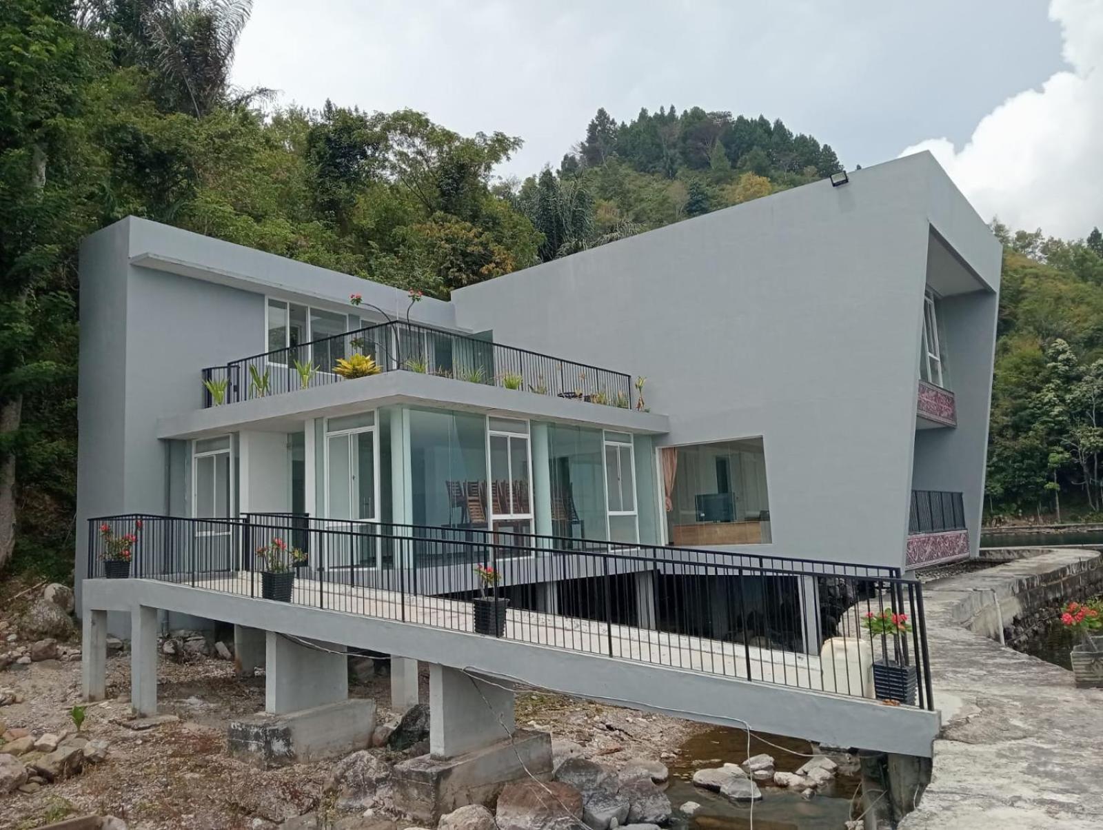 Tiara Bunga Hotel & Villa Balige Kültér fotó