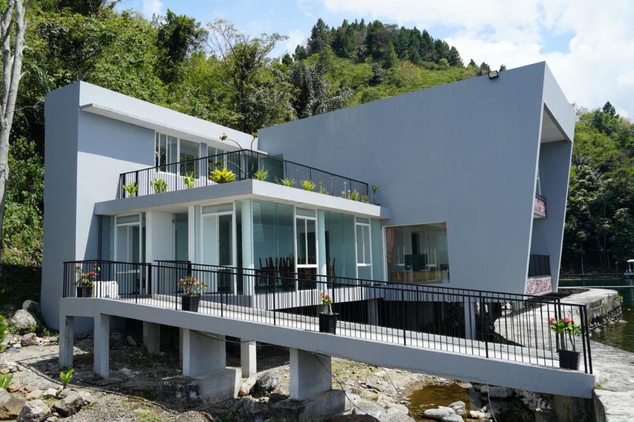 Tiara Bunga Hotel & Villa Balige Kültér fotó