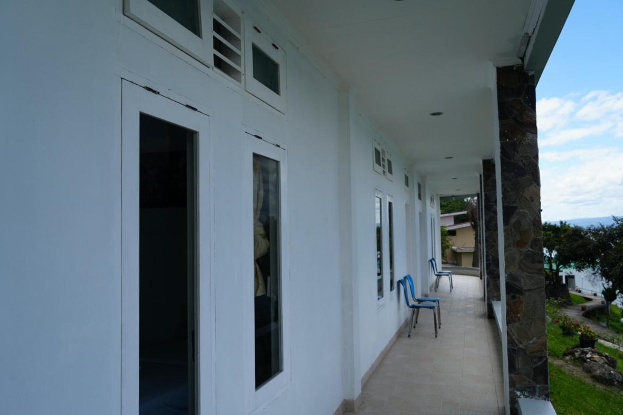 Tiara Bunga Hotel & Villa Balige Kültér fotó